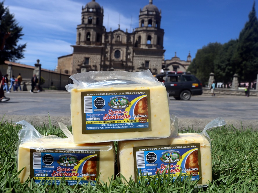 Queso con Escabeche