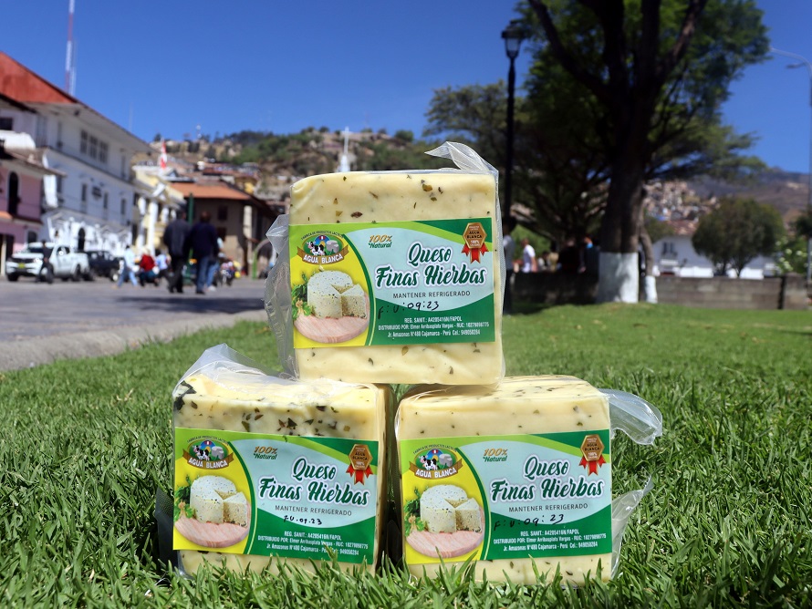 Queso con Finas Hierbas